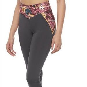 Her Universe Wonder Woman Capris DC Comics